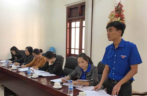 Đồng chí Thái Quang Thanh - Phó Bí thư Tỉnh đoàn báo cáo các kết quả đạt được của Tỉnh Đoàn Kon Tum trong 2 tháng đầu năm 2017